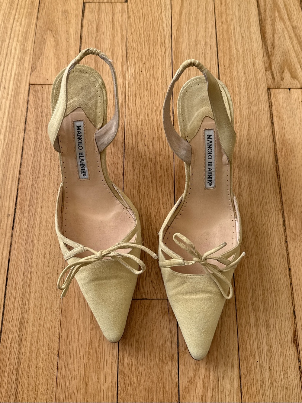 Manolo Blahnik Pale Yellow Suede Pointed Bow Slingback Pumps